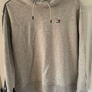 Grey Tommy Hilfiger Hoodie. Brand New. Tag still on. Medium Womens Hoodie